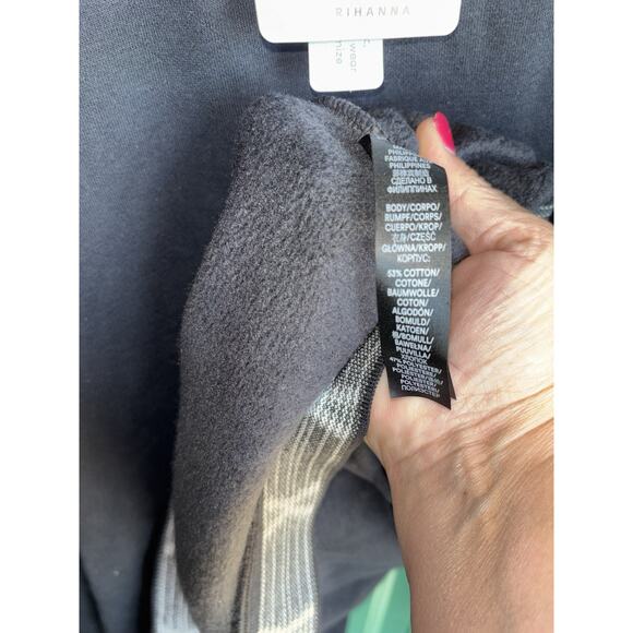 Savage X Fenty 3x ESSENTIAL SCOPE LOGO-TRIM SWEATSHIRT - Picture 10 of 11